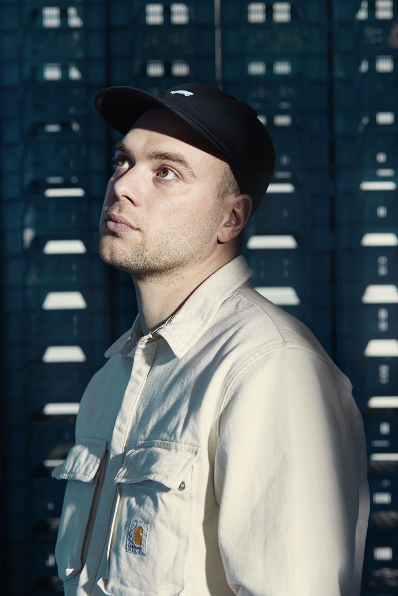 Brihang - Cut op de set